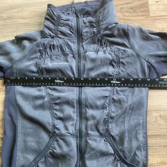 Lululemon Jacket Womens 8 Gray Reversible Thumb Holes Ruched Zipper Cool Down - Picture 11 of 12